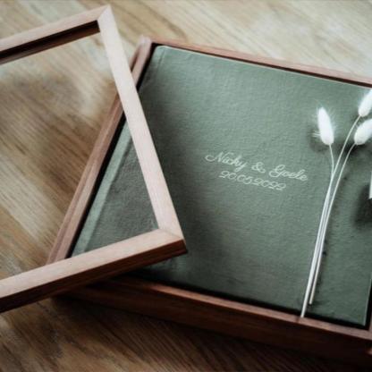 Album de mariage à couverture velours avec marquage des prénoms